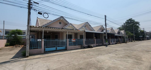 ต้องการขาย townhome ม.บ้านอิงสวน อ.สามชุก จ.สุพรรณบุรี 2 BEDROOM 1 ห้องน้ำ 1200000 THAI BAHT   ทำเลศักยภาพ