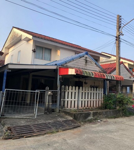 สัมผัสชีวิตใหม่ในใจกลางนครศรีธรรมราช ทาวน์เฮาส์ 2 ชั้นเพียง 900,000 บาท พร้อมที่จอดรถและใกล้แลนด์มาร์คสำคัญ