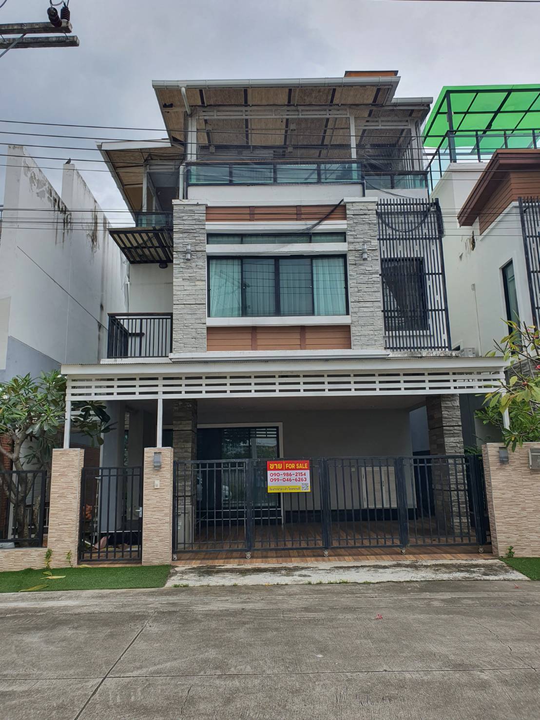  ขายบ้านเดี่ยว 3 ชั้นพร้อมดาดฟ้า รับลมทะเล ชะอำ Tel 090 9862154