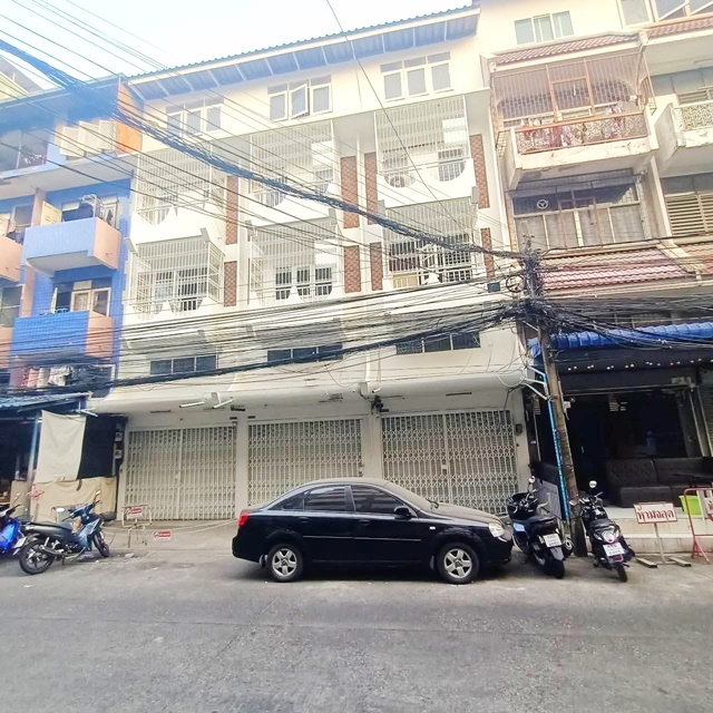 รถไฟฟ้า ทางCentral Rama 9 90 ม.สถานีรถไฟฟ้า MRT พระราม9 80ม. ให้เช่าอาคารพาณิชย์ 3 คูหา 69ตร.ว. 4 ชั้น 3 คัน 1056ตรม. ด่วนหลัก 2 สาย 