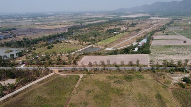 ขายที่ดิน 523 ไร่ ติดถนนหลวง ถนนใหญ่ กว้าง 12 เมตร ราดยาง(หมายเลข3472)  เส้นอู่ทอง-กาญจนบุรี อ.เลาขวัญ จ.กาญจนบุรี