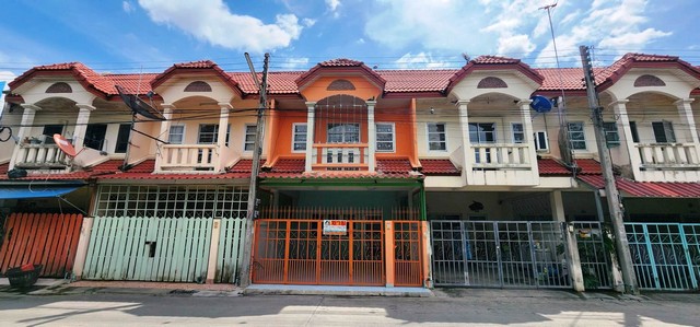 Townhouse - ขนาดเท่ากับ 0 Rai 0 NGAN 20 SQ.WA 1490000 B. ไม่ไกลจาก ใกล้โลตัสบางเลน โรงพยาบาลบางเลน ตลาดดิโอโซน มิสเตอร์ดีไอวาย ตลาดชมภูพงศ์ ตลาดกลางปลาน้ำจืดบางเลนธานี ตลาดกลางกุ้งบางเลนธานี ใกล้ตลาดน้ำทุ่งบัวแดง (ทาวน์เฮ้าส์มือสอง) สภาพดี นครปฐม   